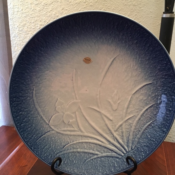 Arita Decorative Blue Iris Plate 12” - Picture 2 of 8